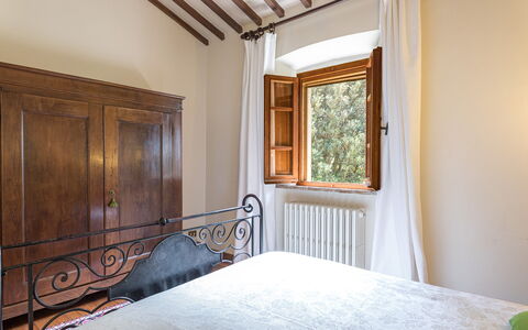 Tenuta Sagherina 8: Schlafzimmer, Bett, Holz, Interior Design, Bettdecke, Bedding, Möbel, Flooring, Fussboden, Bettrahmen