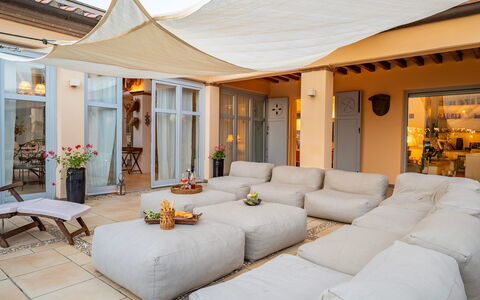 Villa le Cave 12: Möbel, Fussboden, Couch, Gartenmöbel, Schatten, Stuhl, Wohnzimmer, Eco Hotel, Outdoor Struktur