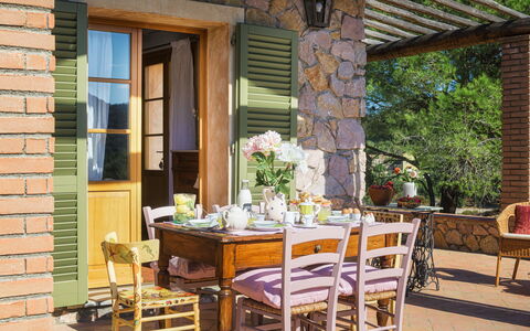 Villa Zaca 6: Möbel, Tabelle, Stuhl, Holz, Küche & Esszimmer Tisch, Gartenmöbel, Tisch Im Freien, Blumentopf, Esszimmer
