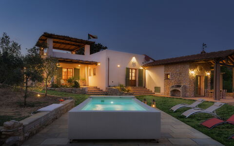 Villa Zaca 6: Schwimmbad, Haus, Resort, Die Architektur, Estate, Zuhause, Bauernhaus, Verbundwerkstoff, Tür, Eco Hotel