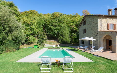 Casale del Castagneto 8: Schwimmbad, Estate, Bauernhaus, Hütte, Garten, Rasen, Hinterhof, Hazienda, Villa, Garten