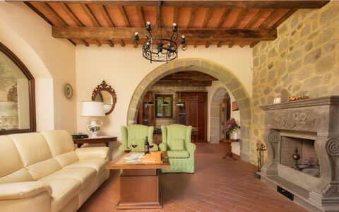 Casale del Castagneto 8: Möbel, Interior Design, Wand, Flooring, Holz, Decke, Fussboden, Tabelle, Wohnzimmer, Beleuchtung