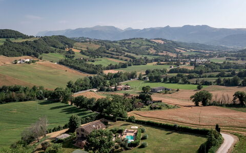 Villa Casanostra 12: Bergforms, Hügel, Natürliche Landschaft, Hochland, Berg, Einfach, Landschaft, Wiese, Ländliches Gebiet, Feld