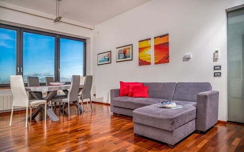 Villa Relax 12+2: Flooring, Interior Design, Fussboden, Möbel, Decke, Zimmer, Wohnung, Holzboden, Wohnzimmer, Couch