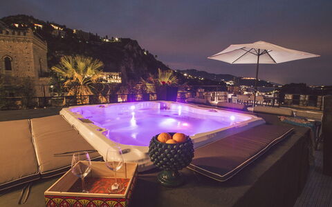 Torre Pirandello 6: Nacht, Beleuchtung, Resort, Schwimmbad, Hotel, Mitternacht, Landschaft Beleuchtung, Ferienort, Eco Hotel, Boutique Hotel