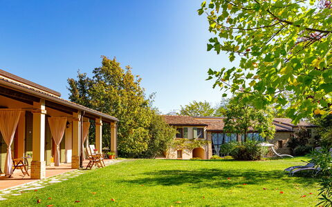 La Tana del Ghiro 18: Haus, Zuhause, Strauch, Garten, Wohngebiet, Estate, Grundstueck, Hütte, Bauernhaus