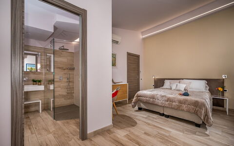 Villa Provenza 12+4: Interior Design, Möbel, Flooring, Fussboden, Wand, Bett, Holz, Decke, Schlafzimmer, Zimmer
