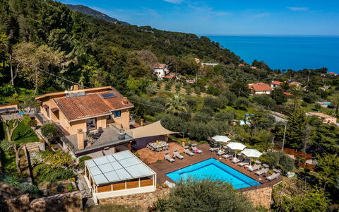 Villa Provenza 12+4: Resort, Schwimmbad, Vogelperspektive, Eco Hotel, Küste, Bergstation, Estate, Luftaufnahmen, Freizeit, Ferienort