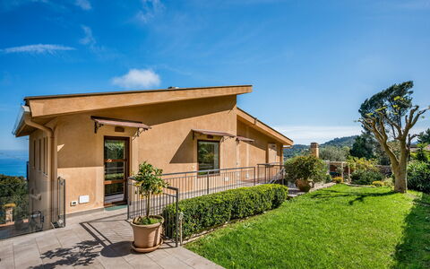 Villa Provenza 12+4: Zuhause, Haus, Wohngebiet, Dach, Hütte, Veranda, Estate, Balkon, Eco Hotel, Bauernhaus