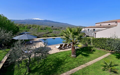 Villa Terre Normanne 10: Schwimmbad, Resort, Estate, Reflecting Pool, Water Feature, Eco Hotel, Hazienda, Villa, Reflexion, Ferienort