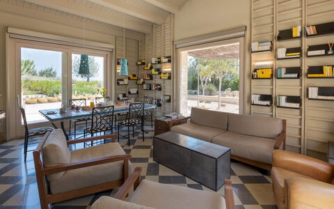 Villa Majoli 9: Möbel, Interior Design, Flooring, Fussboden, Stuhl, Zuhause, Wohnung, Küche & Esszimmer Tisch, Schatten, Wohnzimmer