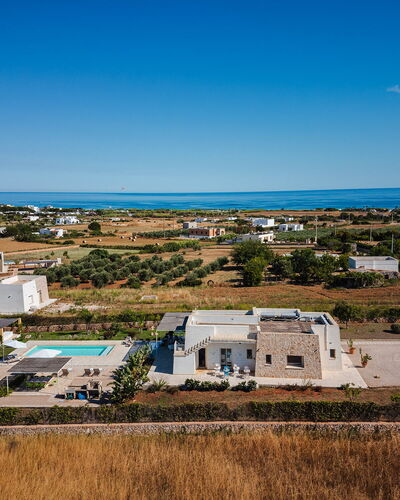 Villa Gialonia 8+2: Blau, Estate, Schwimmbad, Landscaping, Villa, Resort