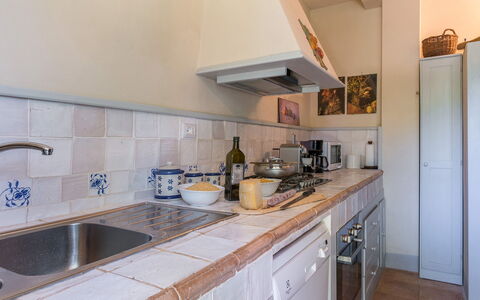 Casale dei Tigli 8: Countertop, Küche, Flooring, Küchengerät, Interior Design, Cabinetry, Fussboden, Major Appliance, Spüle, Zimmer