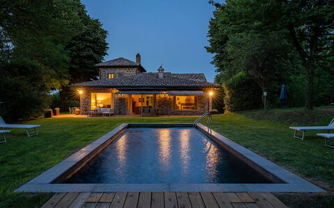 Casale dei Tigli 8: Schwimmbad, Haus, Estate, Zuhause, Hütte, Bauernhaus, Garten, Resort, Hinterhof, Eco Hotel