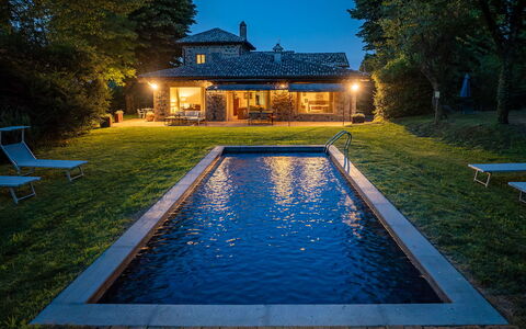 Casale dei Tigli 8: Blau, Schwimmbad, Wasser, Water Feature, Estate, Reflexion, Resort, Garten, Reflecting Pool, Hinterhof