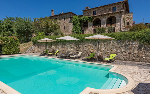 Podere le Corone 14: Schwimmbad, Resort, Hazienda, Estate, Villa, Flagstone, Garten, Gartenmöbel, Hof, Thermae
