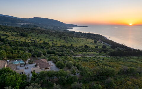 Villa le Sorbe 12: Horizont, Landschaft, Küste, Luftaufnahmen, Sonne, Abend, Sonnenaufgang, Chaparral