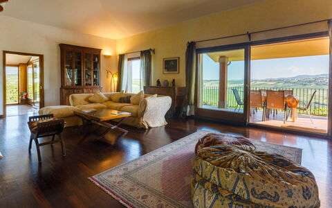 Villa California 6: Möbel, Stuhl, Couch, Holzboden, Holzbeize, Wohnzimmer, Eco Hotel, Hartholz, Resort