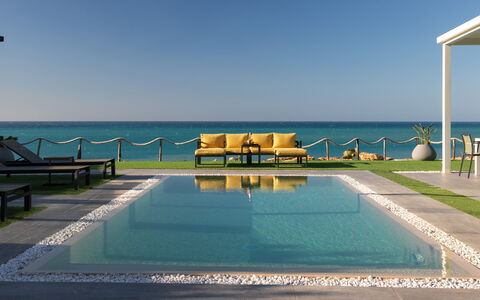 Villa Sabbie Rosse 6: Blau, Wasser, Gewässer, Gartenmöbel, Meer, Schwimmbad, Resort, Ozean, Küsten Und Ozeanische Forms, Möbel