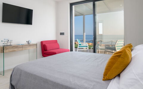 Villa Sabbie Rosse 6: Möbel, Meer, Wohnung, Ozean, Stuhl, Schlafzimmer, Bett, Resort, Hotel, Balkon