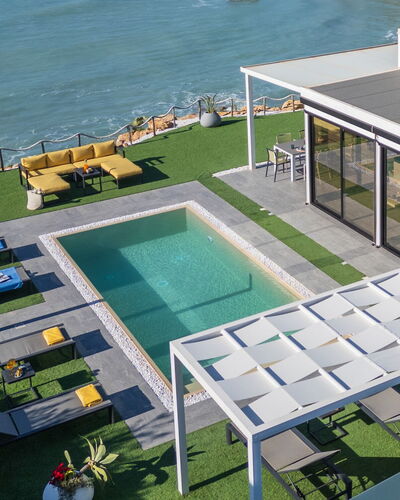 Villa Sabbie Rosse 6: Schwimmbad, Resort, Meer, Freizeit, Schatten, Gartenmöbel, Ozean, Küste, Villa, Hotel