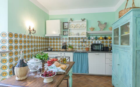 Villa Rinaldi 6: Interior Design, Küche, Flooring, Möbel, Cabinetry, Countertop, Fussboden, Zimmer, Beleuchtung, Zuhause