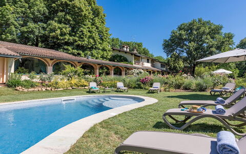 Villa Mimmina 8: Strauch, Garten, Resort, Hazienda, Estate, Schwimmbad, Landscaping, Rasen, Villa, Schatten