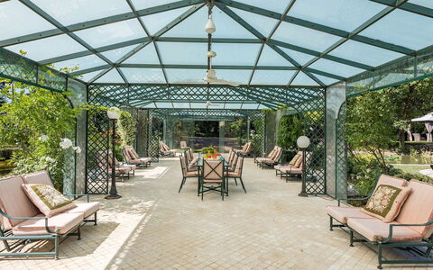 Villa Mimmina 8: Möbel, Stuhl, Schatten, Garten, Terrasse, Outdoor Struktur, Gartenmöbel, Eco Hotel, Landscaping, Tisch Im Freien