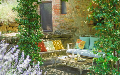 Casa di Pan 6: Möbel, Grün, Gelb, Gartenmöbel, Blumentopf, Stuhl, Garten, Tabelle, Tisch Im Freien