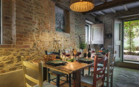 Casa di Pan 6: Möbel, Interior Design, Stuhl, Wand, Esszimmer, Tabelle, Küche & Esszimmer Tisch, Holz, Decke, Flooring