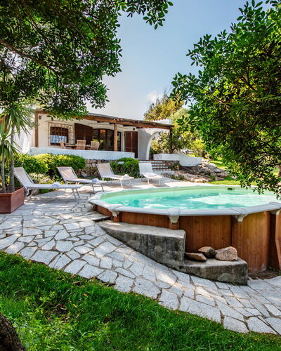 Villa Isa 6: Schwimmbad, Resort, Möbel, Gartenmöbel, Garten, Hinterhof, Eco Hotel, Stuhl, Schatten, Estate