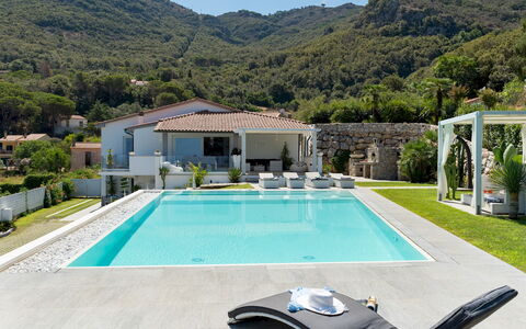 Villa Pietro 10: Schwimmbad, Resort, Freizeit, Eco Hotel, Thermae, Urlaub, Ferienort, Gartenmöbel, Estate, Villa