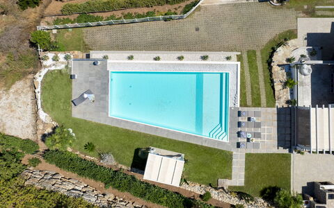 Villa Pietro 10: Schwimmbad, Freizeit, Resort, Verbundwerkstoff, Estate, Landscaping, Hinterhof, Garten, Thermae, Eco Hotel