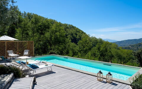 Villa Cristina 3: Schwimmbad, Gartenmöbel, Resort, Eco Hotel, Freizeit, Gebirge, Sonnenliege, Schatten, Deck, Stuhl