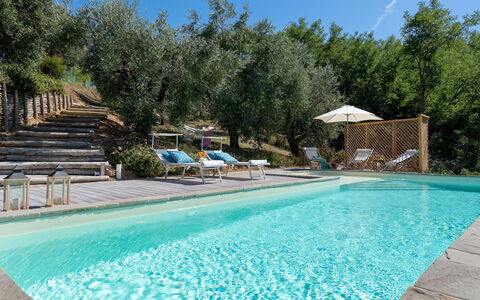 Villa Cristina 3: Blau, Schwimmbad, Gartenmöbel, Resort, Eco Hotel, Garten, Hinterhof, Landscaping, Sonnenliege, Water Feature