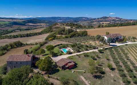 Villa le Logge 12: Haus, Wohngebiet, Zuhause, Estate, Ländliches Gebiet, Landschaft, Grundstueck, Einfach, Menschliche Siedlung, Hütte