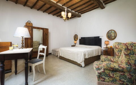 Villa le Logge 12: Möbel, Wand, Schlafzimmer, Interior Design, Bett, Bettdecke, Flooring, Bedding, Bilderrahmen, Zimmer
