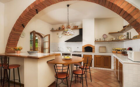 Fonte Pinella 8: Möbel, Interior Design, Wand, Flooring, Holz, Decke, Küche, Stuhl, Tabelle, Fussboden