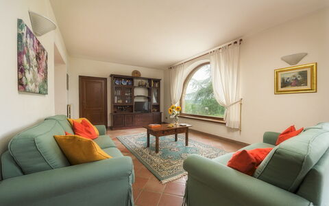 Fonte Pinella 8: Möbel, Interior Design, Couch, Flooring, Holz, Zimmer, Fussboden, Decke, Tabelle, Wohnzimmer