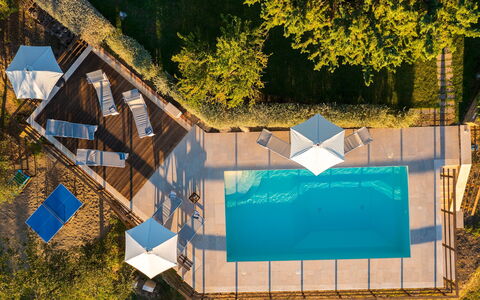 Podere Caprarecce 8: Schwimmbad, Wasser, Gartenmöbel, Resort, Sonnenliege, Freizeit, Regenschirm, Stuhl, Eco Hotel, Schatten