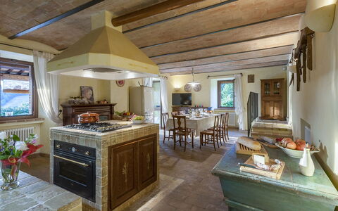 Villa Il Baiocco 8: Möbel, Holz, Interior Design, Tabelle, Zuhause, Flooring, Beleuchtung, Zimmer, Decke, Küche