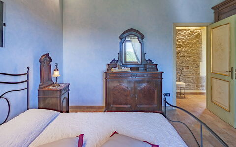 Villa Il Baiocco 8: Möbel, Interior Design, Wand, Flooring, Fussboden, Decke, Schlafzimmer, Zimmer, Beleuchtung, Bett