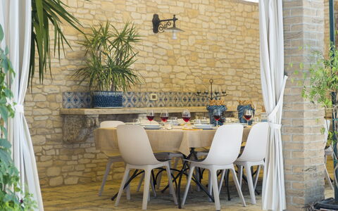 Villa Terra del Sole 8: Möbel, Stuhl, Tabelle, Interior Design, Küche & Esszimmer Tisch, Gartenmöbel, Restaurant, Esszimmer, Tisch Im Freien, Natürliches Material