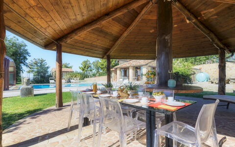 Il Romitoio 12: Schatten, Resort, Outdoor Struktur, Gartenmöbel, Schwimmbad, Eco Hotel, Landscaping, Estate, Pavillon, Flagstone