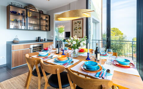 Villa nel Blu 8: Möbel, Interior Design, Tabelle, Küche & Esszimmer Tisch, Stuhl, Esszimmer, Zimmer, Wohnung, Restaurant, Zimmerpflanze