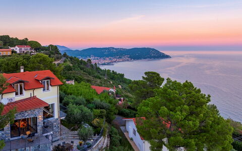 Villa nel Blu 8: Blau, Horizont, Küste, Haus, Landschaft, Meer, Küsten Und Ozeanische Forms, Zuhause, Ozean, Hütte