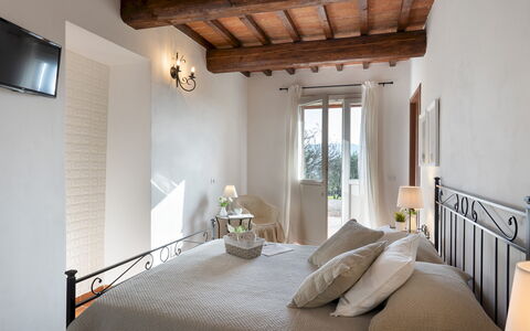 Casa la Fenice 8+2: Möbel, Bett, Wand, Schlafzimmer, Interior Design, Flooring, Fussboden, Decke, Zuhause, Bedding
