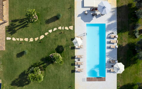 La Buganvilla 14: Schwimmbad, Gartenmöbel, Freizeit, Resort, Sonnenliege, Eco Hotel, Landscaping, Rasen, Hotel, Villa