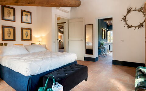 Anticiana 8: Möbel, Bett, Interior Design, Schlafzimmer, Wand, Flooring, Fussboden, Bedding, Bettdecke, Holz