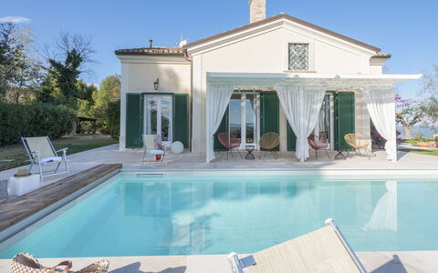 Villa Lucente 6+2: Schwimmbad, Tür, Estate, Stuhl, Villa, Landscaping, Bauernhaus, Resort, Hazienda, Schatten